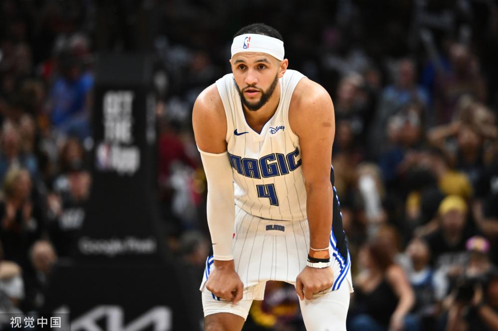 挥包揽了M 挥包揽了M