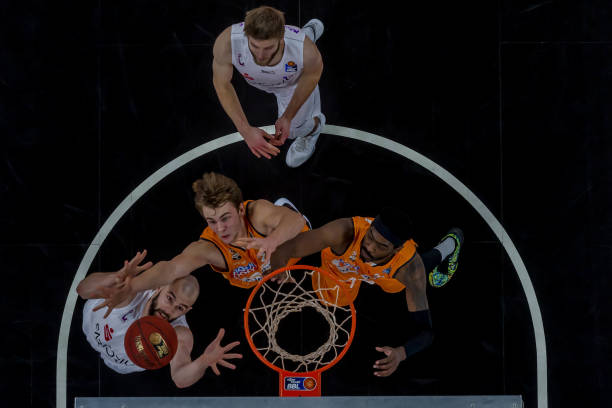 而帕斯则在 而帕斯则在