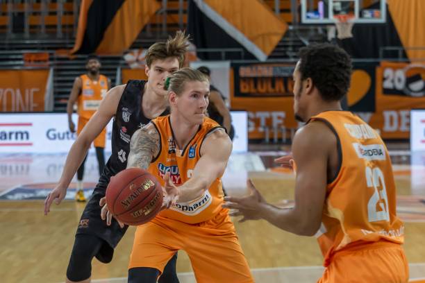 裔的身影逐 裔的身影逐